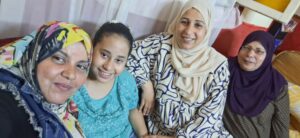 راندا رجب نائب رئيس مكتب القاهرة بمنظمة الامم المتحدة للمعلومات فى متابعة الحالة الصحية للطفلة الموهوبة الشاعرة / فاطمة وليد